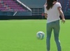 Comment ridiculiser des joueurs de foot, quand on est un femme