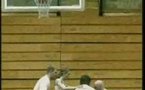 En général au basket c'est le ballon qu'on lance