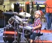 Un batteur âgé de trois ans seulement !