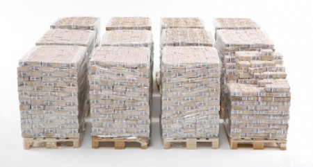 En billets de 100 il faut douze palettes pour 1 milliard de dollars ! En billets de 100 il faut douze palettes pour 1 milliard de dollars !