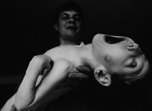 L'atome a la vie longue, et l'homme a la mémoire courte. L'atome a la vie longue, et l'homme a la mémoire courte.