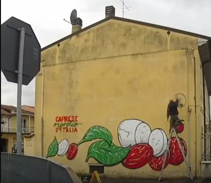 Transformer les signes de haine en Street Art !