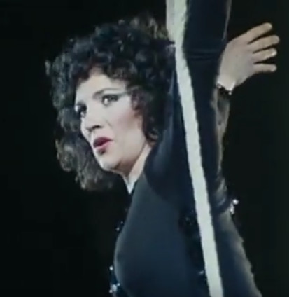 Coline Serreau :  actrice, metteur en scène, réalisatrice, scénariste, compositrice, chef de chœur et...trapéziste ! Coline Serreau :  actrice, metteur en scène, réalisatrice, scénariste, compositrice, chef de chœur et...trapéziste !