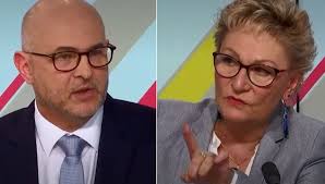 Véronique Marchand : une journaliste qui n'est pas un "porte-micro"