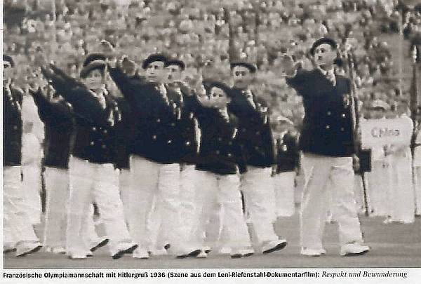 Jeux de 1936. La délégation française a déjà intégré le salut hitlérien Jeux de 1936. La délégation française a déjà intégré le salut hitlérien