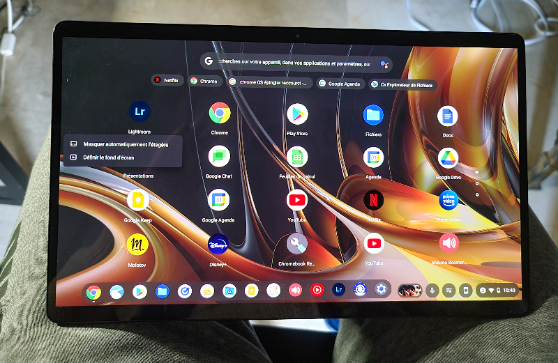 En mode tablette, avec le support d'écran, sur mes genoux