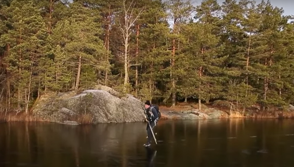 Ce patineur va vous faire vivre une expérience auditive unique et envoutante Ce patineur va vous faire vivre une expérience auditive unique et envoutante