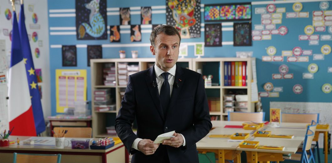 Emmanuel Macron avant son interview par Jean-Pierre Pernaut sur TF1, le 12 avril 2018. | Yoan Valat / POOL / AFP