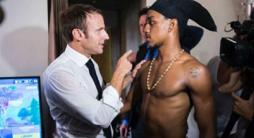 "En même temps" : la main caressante et le doigt menaçant !