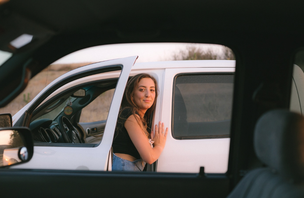 Le Dutch-Reach ou comment éviter de blesser un deux roues en ouvrant votre portière de voiture