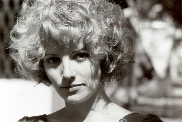 En blonde, elle n'était pas mal, non plus En blonde, elle n'était pas mal, non plus