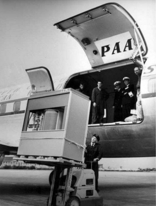Un disque dur de 5 Mbits en 1950. Pour les béotiens, 5 mbits de nos jours, c'est le poids informatique d'une (petite) photo !