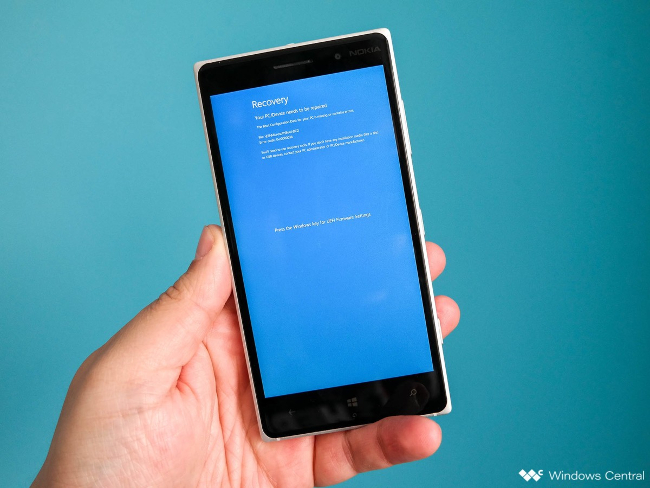 Microsoft, qui a inventé le "Blue Screen of death" aka le contraire du reboot ! persiste sur les smartphones