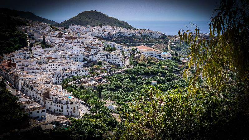 Frigliana, où j'étais la semaine dernière. Pas loin de l'endroit où parlent les deux intervenantes. Mais j'y suis allé à pied, depuis l'entrée du village, tout au nord, où j'avais laissé ma voiture.