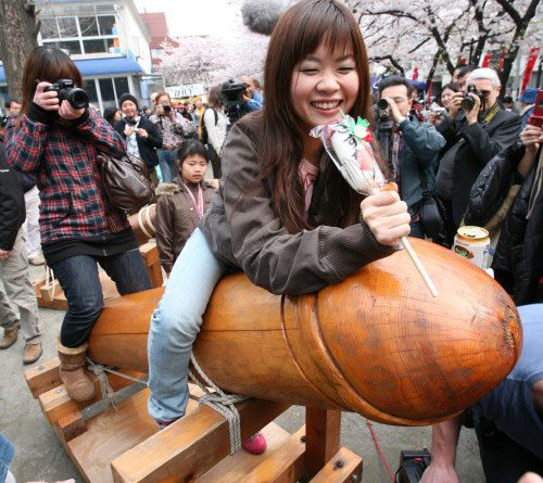 Fête du pénis et problèmes de la fécondité au Japon