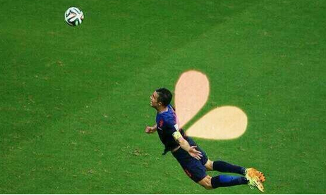 A mon avis le plus beau but à ce jour  : dos à la balle, pleine course et lob ! Signé Van Persie et un internaute photoshopeur A mon avis le plus beau but à ce jour  : dos à la balle, pleine course et lob ! Signé Van Persie et un internaute photoshopeur
