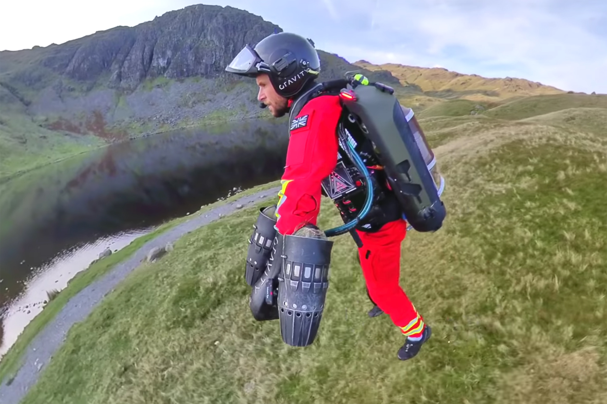 Avec leurs jetpacks, ils sauvent des vies en pleine montagne