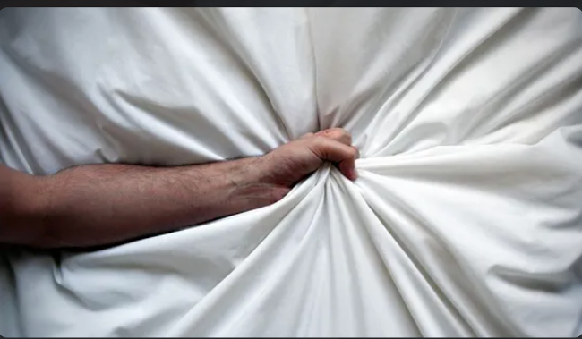 Cette photo pour souligner que l'orgasme masculin peut se révéler beaucoup moins bestial que certains et surtout certaines, l'imaginent. Cette photo pour souligner que l'orgasme masculin peut se révéler beaucoup moins bestial que certains et surtout certaines, l'imaginent.