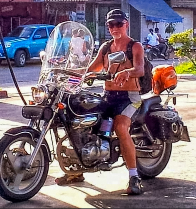 Kho Samui, Thaïlande : Honda Shadow 150. La photo n'est pas terrible, mais ce n'est pas moi qui l'ai prise, et ce n'était pas  avec mon appareil 😉