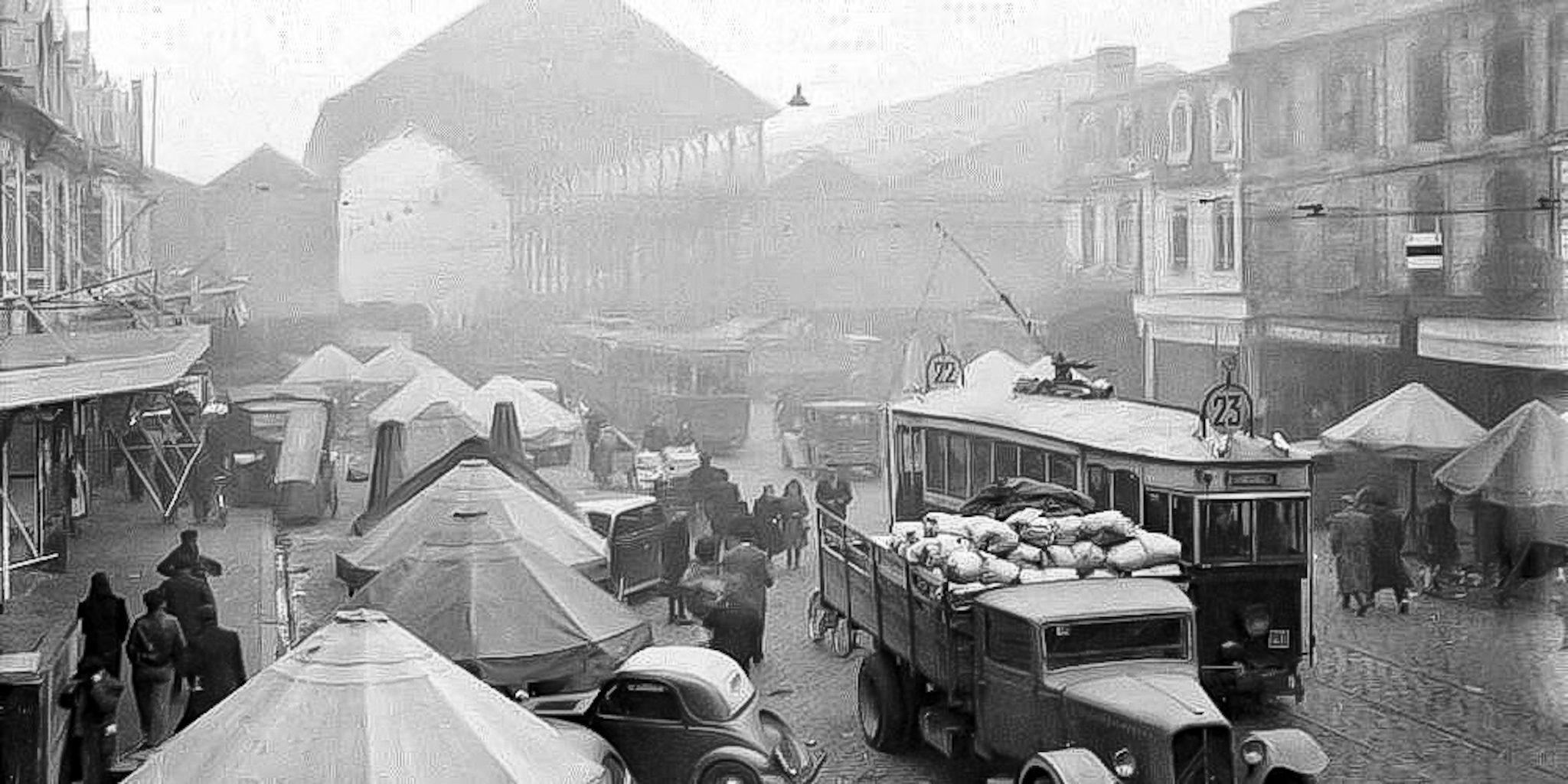 Le marché des Capucins en 1950. J'y ai travaillé parfois, la nuit, pour gagner un peu d'argent. Très formateur !