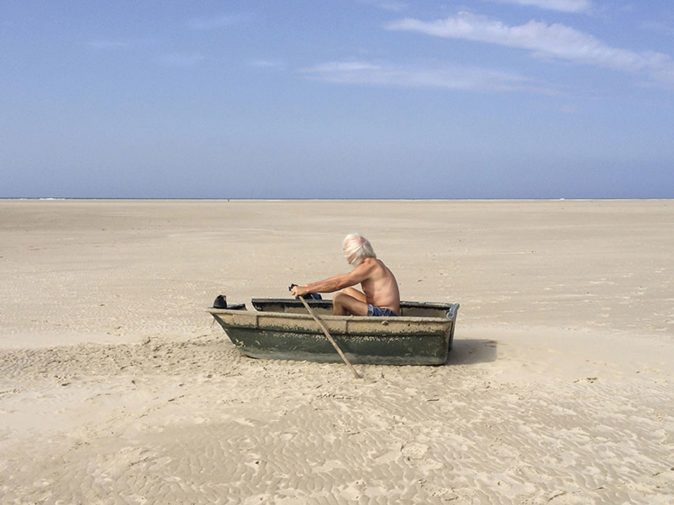 Photo Carla Veermend ; Sisyphe sur le sable ?