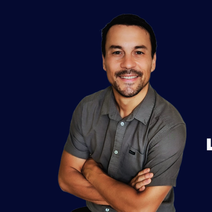 Bonjour ! Mon nom est Dominic Lessard et ma chaîne YouTube et infolettre se nomme Le Filtre.