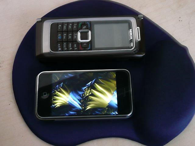 Le Nokia est guère plus grand que l'Iphone !