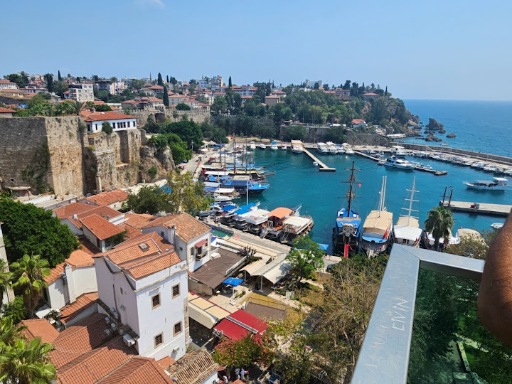 Une excellente clinique dentaire à Antalya, Turquie : Taki Dent