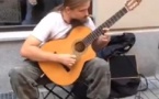 Un guitariste qui décoiffe !
