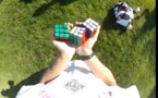 Comment résoudre 3 Rubik's cubes en jonglant avec !