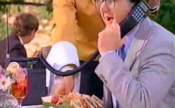 Un concept révolutionnaire : le téléphone portable... en 1990 !