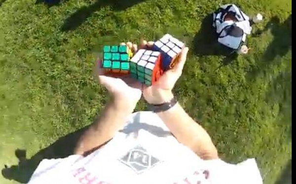 Comment résoudre 3 Rubik's cubes en jonglant avec !