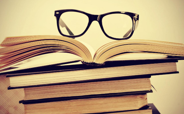 Au lieu de passer votre temps sur les réseaux sociaux, vous pourriez lire 200 livres par an !