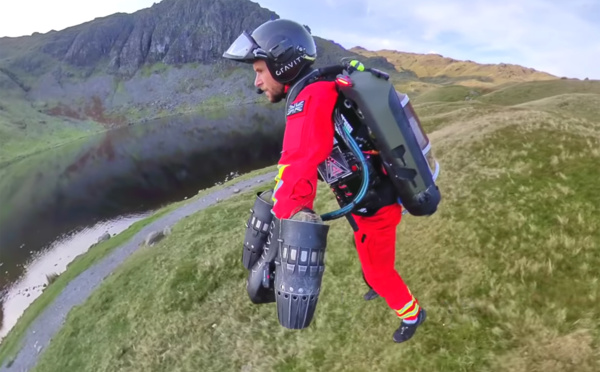 Avec leurs jetpacks, ils sauvent des vies en pleine montagne