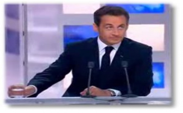 Sarkozy boit la tasse dans les sondages...c'est la faute aux médias !